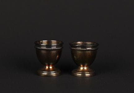Set of two 950°/00 silver egg cups with a pearl-st