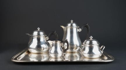 950°/00 Silver Tea and Coffee Set
Includes a teapo