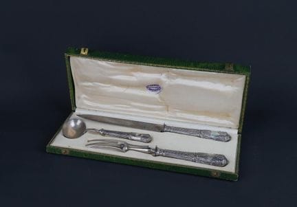 Silver-plated and metal serving cutlery set
Includ