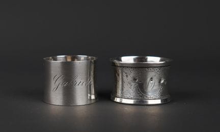 Set of two 950°/00 silver napkin rings
One inscrib