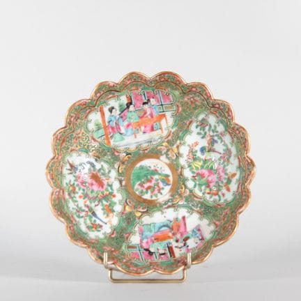 Chine – Coupe polylobée en porcelaine de Canton, d