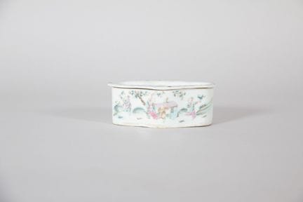 CHINE – Petite boîte à grillons en porcelaine fami