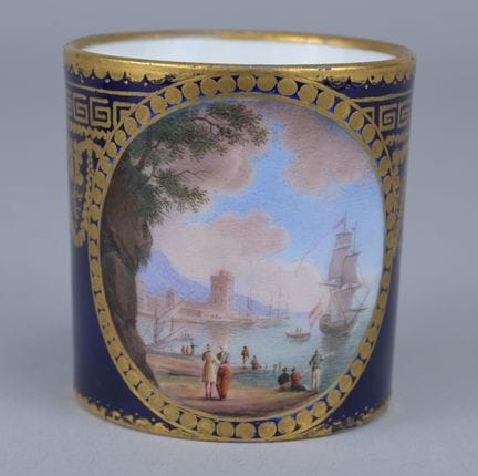 Sèvres XVIIIe – Tasse  soucoupe, époque Louis XVI
