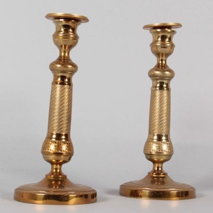Paire de bougeoirs en bronze doré – XIXe siècle

É
