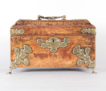 Coffret français en noyer – XVIIIe siècle

Charman