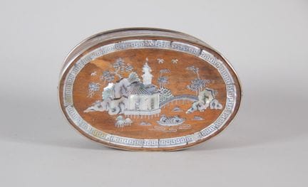 Boîte vietnamienne en bois et nacre, XIXe siècle


