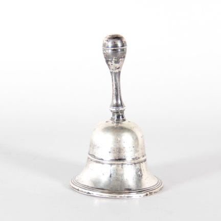 Clochette de table en argent massif – Hollande

Ra