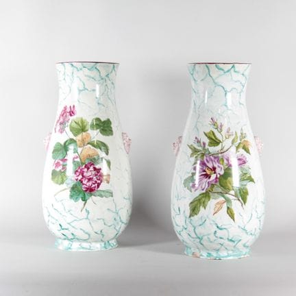 Paire de grands vases en faïence polychrome, signé