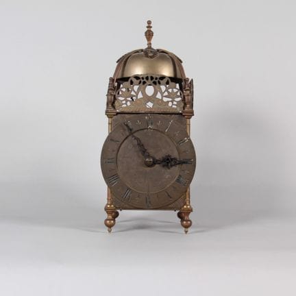 Pendule lanterne en laiton à sonnerie – XVIIIe/XIX