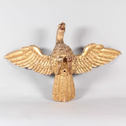 Important aigle aux ailes déployées en bois sculpt