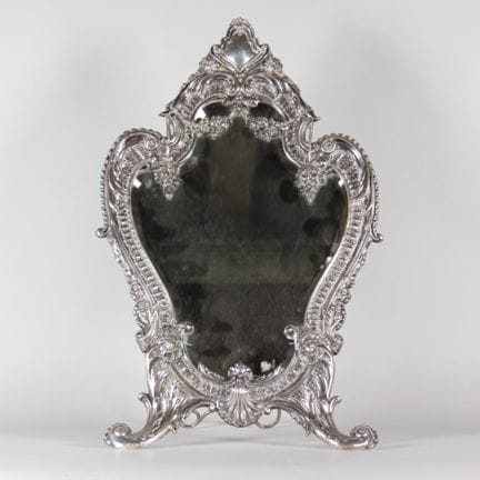 Travail français – Grand miroir de table en argent