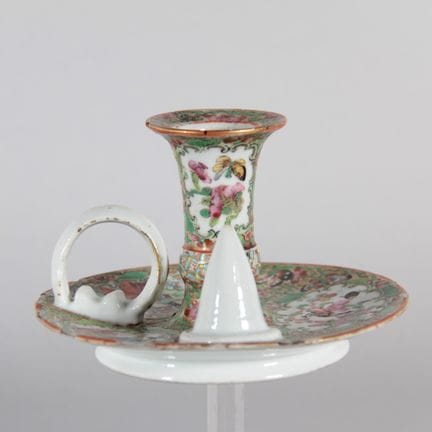 Chine – Bougeoir à main en porcelaine de Canton, d