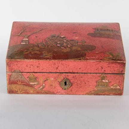 Boîte de Spa en bois laqué à décor de chinoiseries