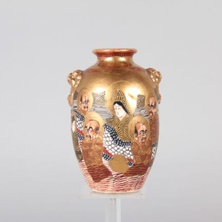JAPON – Vase Satsuma à décor de Rakan et de dragon