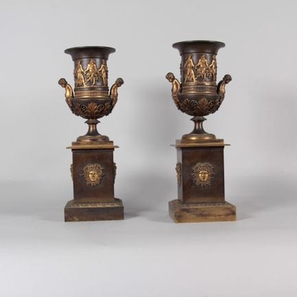 Paire de vases Médicis d'époque Empire en bronze p