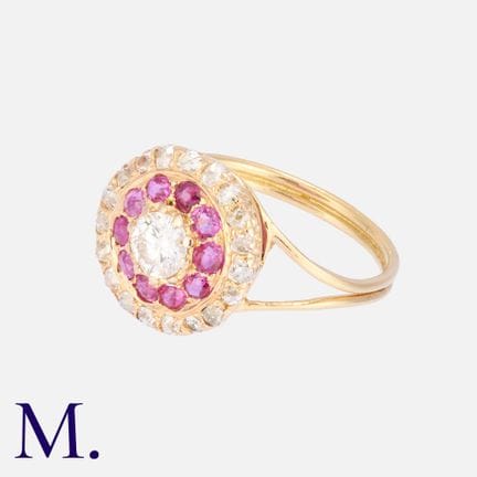 Bague en or jaune sertie de rubis et de diamants, 