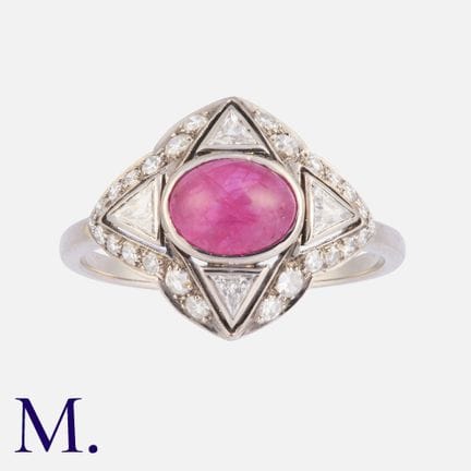 Bague en or blanc sertie d'un rubis et de diamants