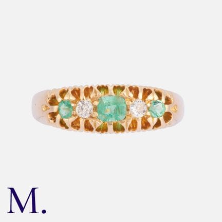 Bague à cinq pierres, composée d'émeraudes et de d