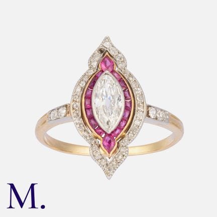 Bague Art déco de style « navette » en or jaune 18