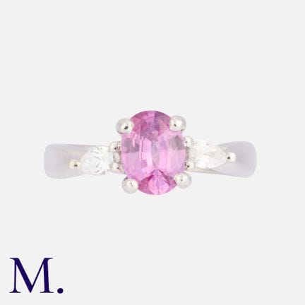Bague en platine à trois pierres, composée d'un sa