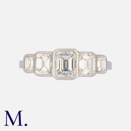 Bague à cinq pierres en diamants taille émeraude, 