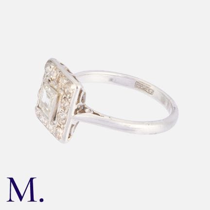 Bague en platine avec un diamant central de taille