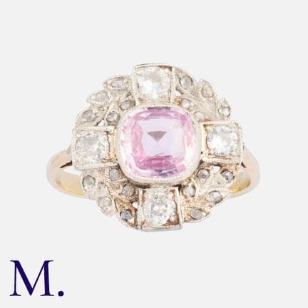 Bague en or 18 carats sertie d'un saphir rose et d
