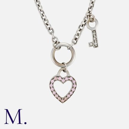 Pendentif en forme de cœur et de clé avec chaîne e