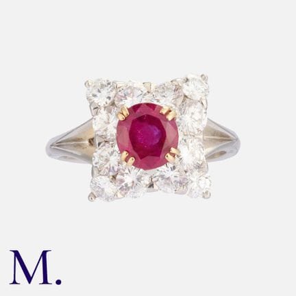 MAUBOUSSIN. Bague en platine sertie d’un rubis de 