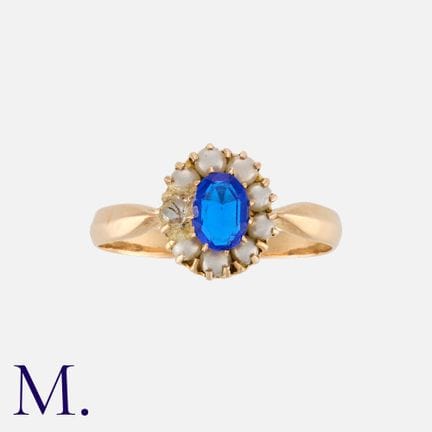 Bague en or jaune ornée d'une pierre bleue et de p