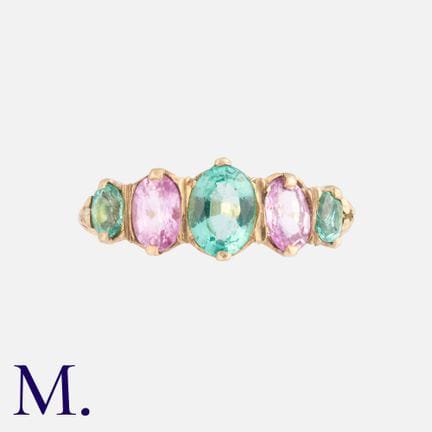 Bague en or jaune sertie d'émeraudes et de saphirs