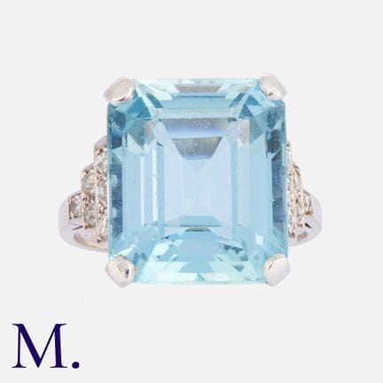 Bague en platine sertie d'une aigue-marine et de d