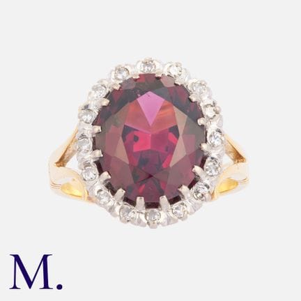 Bague à grappe en grenat et diamants en or jaune 1