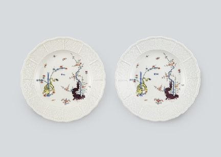 MEISSEN (2er-Set), Relief-Teller im Kakiemon-Stil,