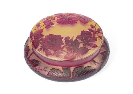 GALLE, Scatola con coperchio decorata con un motiv