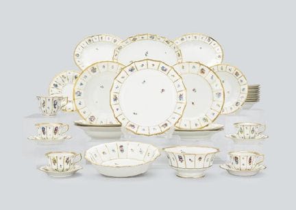 ROYAL COPENHAGEN (service de 32 pièces), Vaisselle