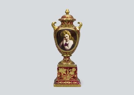 WIENER STIL, Porträtvase mit Deckel, H 45,5 cm, un