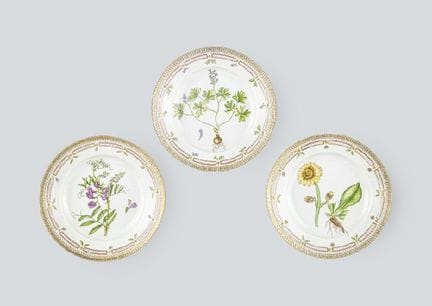 ROYAL COPENHAGEN (lot de 3), assiette « Flora dani