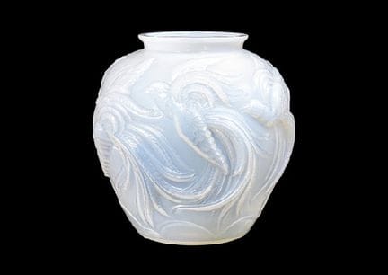 VERLYS, Vase, H 27 cm, opaleszierendes Glas, auf d