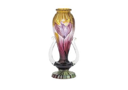 GALLE, Vaso con motivo a croco, H 19,7 cm, salissu