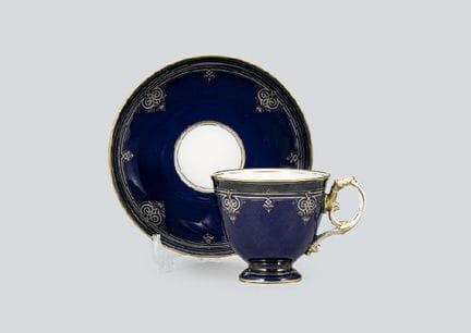 MEISSEN, Tasse und Untertasse mit Kobalt- und Plat