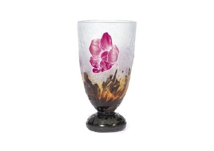 DAUM FRERES, Vaso con motivo di anemoni, H 18 cm, 