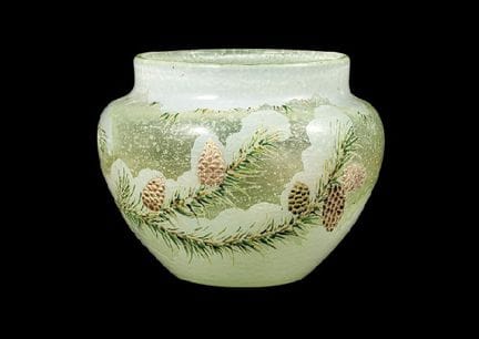 GALLE, Vaso con motivo raffigurante una pigna rico