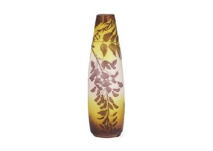 GALLE, Vaso con motivo di glicine, H 47,7 cm, vetr