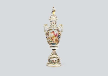 UNBEKANNTER TÖPFER, Vase mit Deckel „Venus’ Kleid“