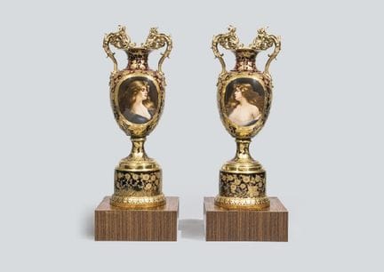 WIENER STIL, Porträtvasen (Paar), H 89,6 cm, jewei