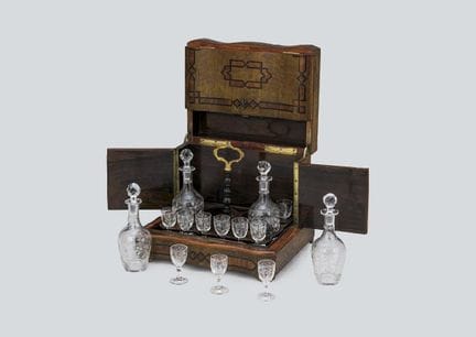 UNBEKANNT (14-teiliges Set), Likörset, 4 Karaffen 