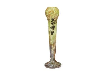 DAUM FRERES, Vase mit Brombeermotiv, H 50,4 cm, Ma