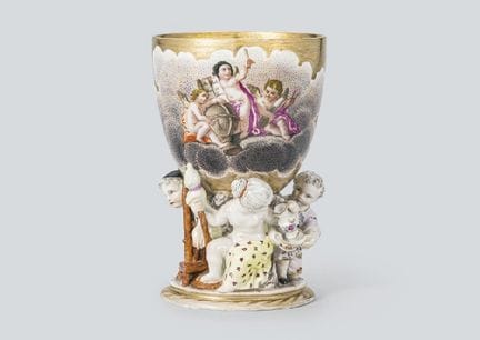 K.P.M., gobelet, H 13 cm, marqué au fond.