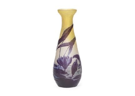 GALLE, Vase mit einem Motiv aus Seerosen und Sagit